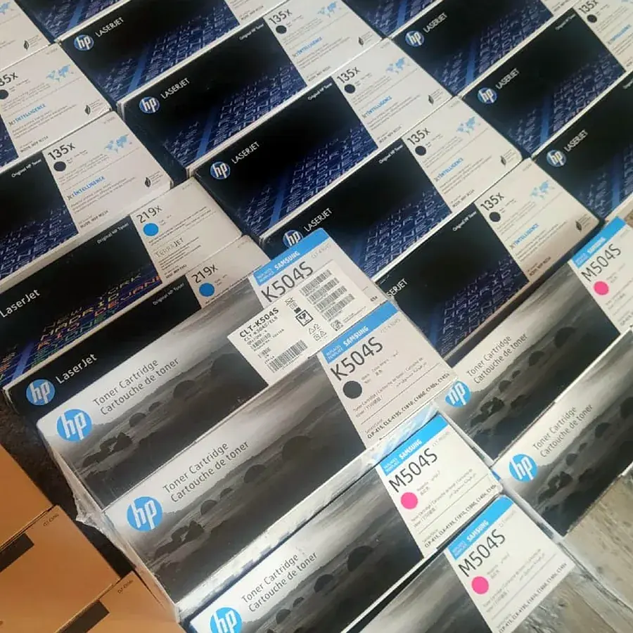 Tonere HP LaserJet 135X și cartușe Samsung K504S, toate în ambalajul original